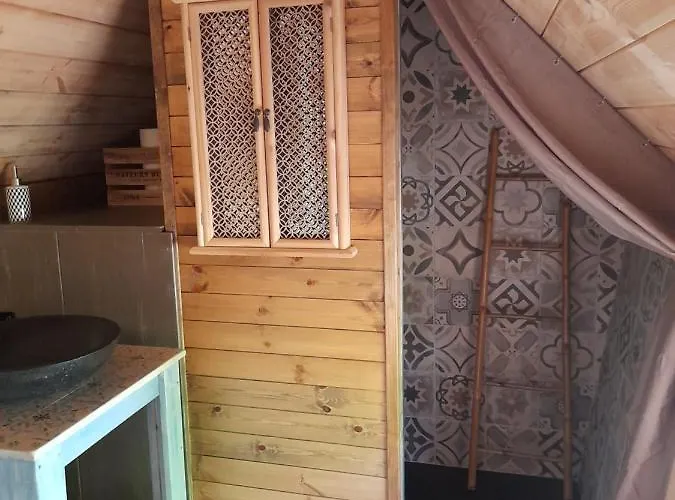 招待所 A L'oree Du Cedre